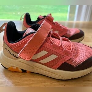 Adidas Terrex Trailmaker girls hiking sneaker Sz 13.5 Y